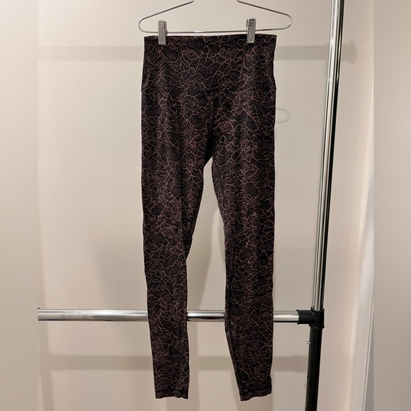 **SOLD**Lululemon Align Full Length 28” Lacescape Spanish Rose Black - Picture 5 of 11